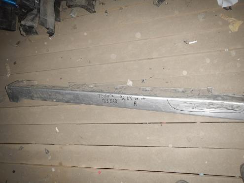 Фотография Накладка порога наружная правая, Toyota (Тойота)-PRIUS (09-)