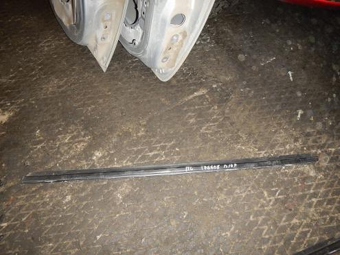 Фотография Молдинг стекла двери передний левый, Peugeot (Пежо)-107