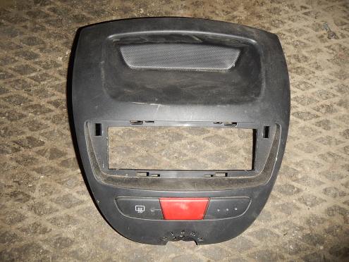 Фотография Накладка торпедо центральная, Peugeot (Пежо)-107