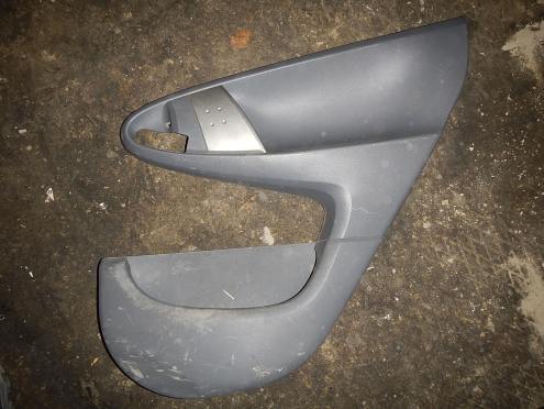 Фотография Обшивка двери задней правой, Peugeot (Пежо)-107 (06-)