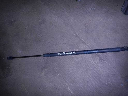 Фотография Амортизатор двери багажника, Ford (Форд)-FIESTA (01-07)