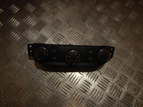 Фотография Блок управления климатической установкой, KIA (Киа)-CEED (12-18)
