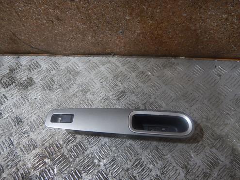 Фотография Кнопка стеклоподъемника, Subaru (Субару)-TRIBECA (B9) (05-)