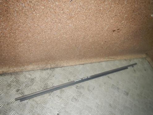 Фотография Накладка стекла переднего левого, Toyota (Тойота)-C-HR (17-)