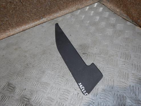 Фотография Уголок двери передней левой (внешний)