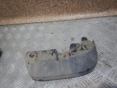 Фотография Брызговик передний правый, Renault (Рено)-SANDERO (14-)