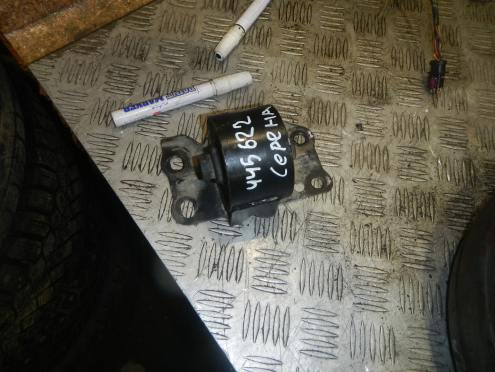 Фотография Опора КПП, Nissan (Ниссан)-SERENA (99-)