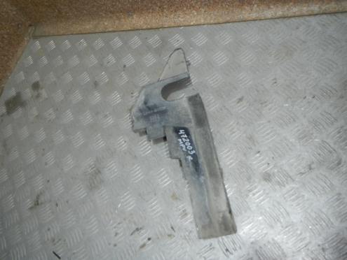 Фотография Воздуховод радиатора правый, Mazda (Мазда)-MPV II (LW) (99-06)