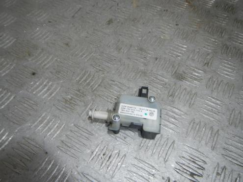 Фотография Активатор лючка бензобака, Volkswagen (Фольксваген)-JETTA (06-11)