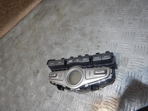 Фотография Блок управления климатической установкой, Honda (Хонда)-JAZZ (01-08)