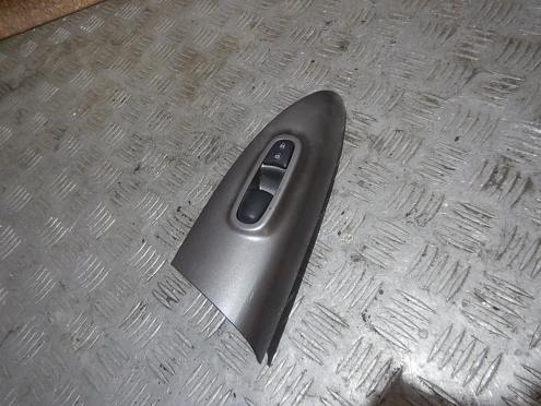 Фотография Кнопка стеклоподъемника, Nissan (Ниссан)-JUKE (F15) (11-)
