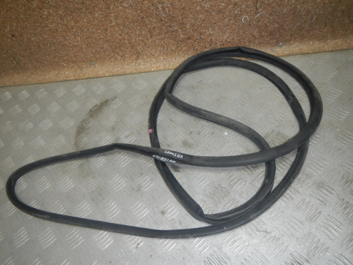 Фотография Уплотнитель двери передней правой, Lexus (Лексус)-UX (18-)