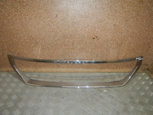 Фотография Накладка на решетку радиатора, Peugeot (Пежо)-TRAVELLER (17-)