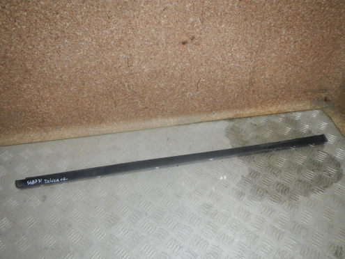 Фотография Накладка стекла переднего правого, Mitsubishi (Митсубиси)-DELIKA (94-06)