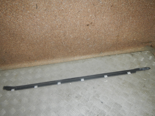 Фотография Накладка стекла заднего правого, KIA (Киа)-CARNIVAL (14-21)