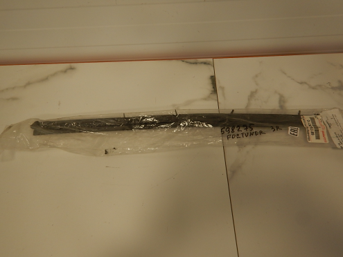 Фотография Молдинг стекла двери задней правой (внутренний), Toyota (Тойота)-FORTUNER (15-)