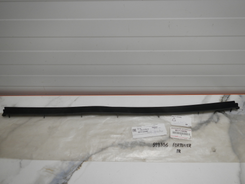 Фотография Молдинг стекла двери передней правой (внутренний), Toyota (Тойота)-FORTUNER (15-)