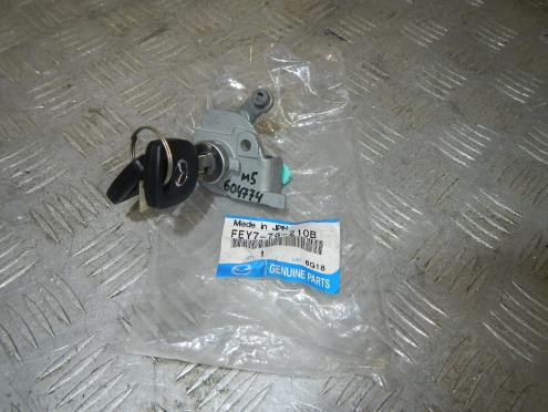 Фотография Вставка замка двери прав., Mazda (Мазда)-5 (CR) (05-10)