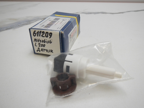 Фотография Датчик включения стопсигнала, Mitsubishi (Митсубиси)-L200 (KB) (06-)