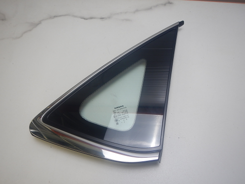 Фотография Стекло кузовное глухое правое, Nissan (Ниссан)-SENTRA B17 (14-)