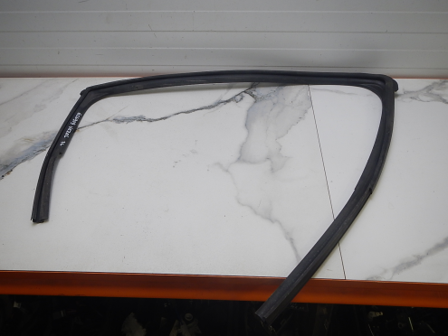 Фотография Уплотнитель стекла двери задней правой, Honda (Хонда)-VEZEL (13-20)