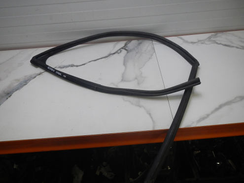 Фотография Уплотнитель стекла двери передней правой, Honda (Хонда)-VEZEL (13-20)